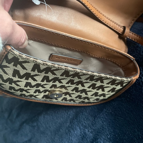 Michael Kors mini cross over bag - Picture 10 of 15